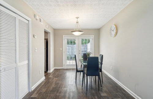 Spacious 1 Bed 15 Bath Towmhome I Ellenwood - Foto 4