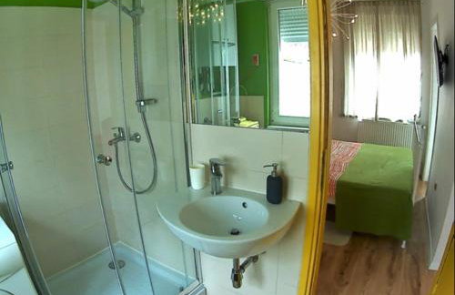 Two Flowers Apartments - Foto 13