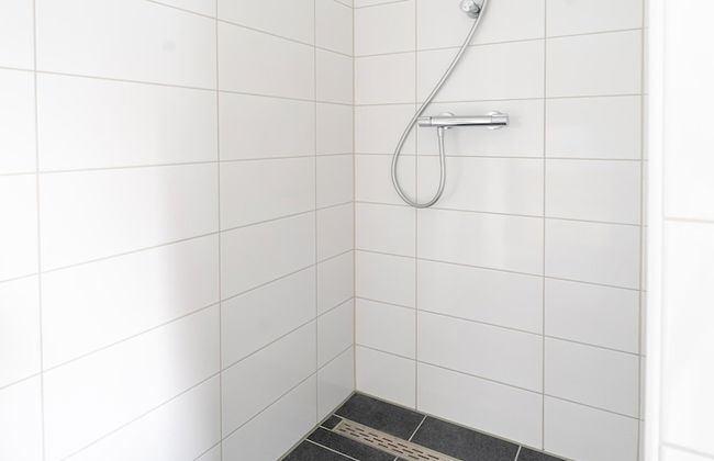 Luxurious Holiday Home With Parking - Photo 28