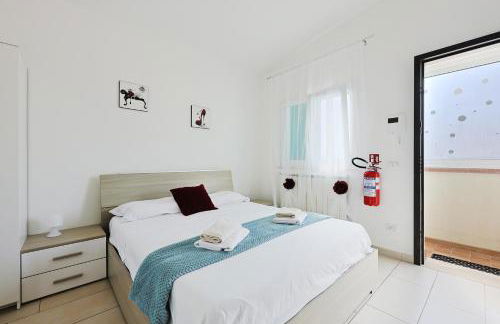 Azure Oasis with parking near the airport & beach - Foto 13