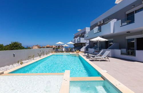 Evilio Suites, Inspired Family Retreat with Pool, Βy ThinkVilla - Foto 1