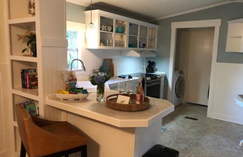 Beaufort SC New Renovation, Close to Parris Island, Historic Downtown, Beautiful Beaches, Sleeps 7 - Photo 1