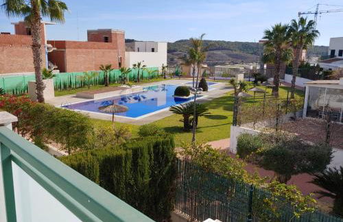 Three-bedroom holiday villa with magnificent pool next to the sea and golf courses - Photo 21