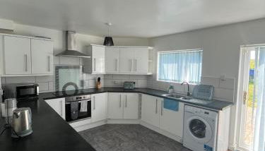 Shortlet Express, Beautiful 3 bedroom House in Rainham - Foto 3