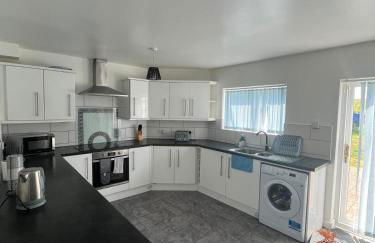 Shortlet Express, Beautiful 3 bedroom House in Rainham - Foto 3