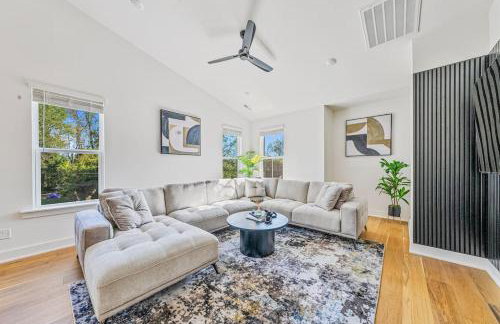 Modern 4BR Retreat in Uptown! - Foto 9