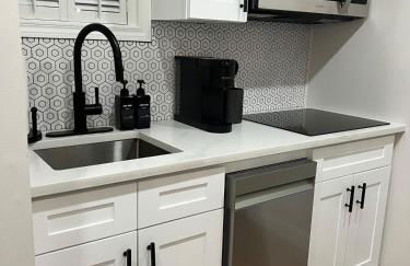 Newly Renovated Villa with King Bed and Amenities, 1 mile to Mohegan Sun - Foto 8