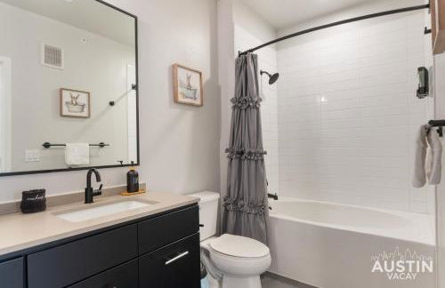 Pool Boxing Gym and Live Music Drinks 2BR 2BA S Austin Condo By Austin Vacay - Foto 4