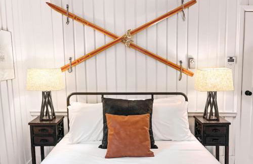 Stylish and Cozy Cabin, Walking Distance to Big Bass Lake - Foto 30