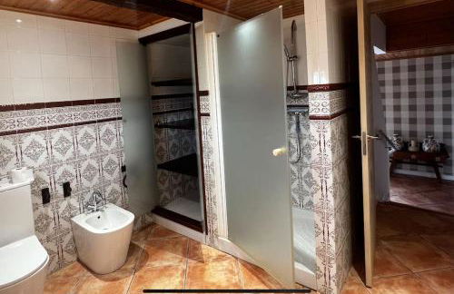 Villa Oasis entre Viñedos cerca de Barcelona con A A y piscina climatizada - Foto 36