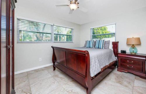 Luxe Private Waterfront Getaway with Pool in Ozona - Foto 8