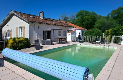 Villa in St Denis with Pool & Pyrenees View - Foto 2