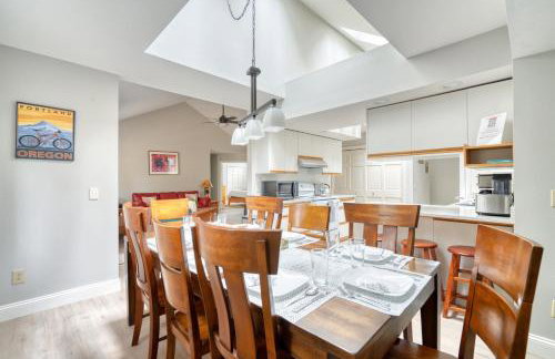 Spacious retreat 4BR AC, SHARC, Hot Tub, Games, Grill, Pets, Fireplace - Foto 40