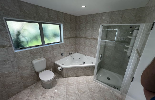 Waiake Beach Apartments - Photo 11