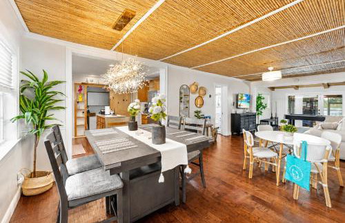 2 Homes • Hot Tubs x2 • Heated Pool • Fire Pit - Foto 26