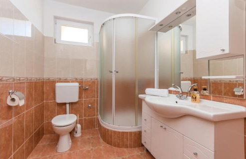 5 Bedroom Cozy Home In Biograd Na Moru - Foto 36