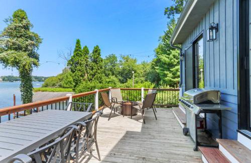 Canoes and Dock Waterfront Retreat on Lake Beulah! - Foto 18