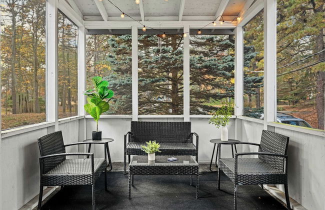 Mohegan by Avantstay Private Dock + Firepit Community Pool + Beach - Photo 18