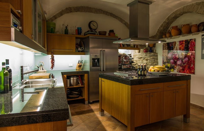 House With Pool, Garden and Wifi in Medieval Village, With Panoramic Views - Foto 4