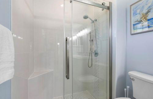 Cozy and Relaxing Retreat House - Photo 10