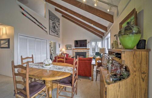Hike, Fish and Ski Beech Mtn Condo with Balcony - Foto 6