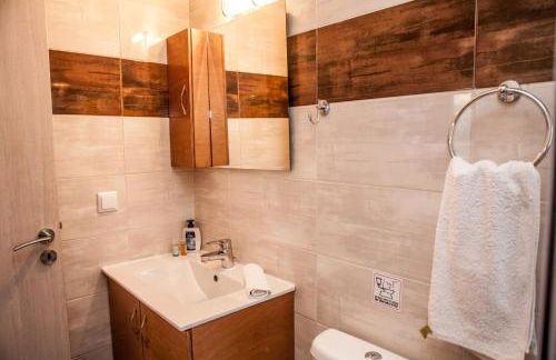 Plagia's Sunset Apartments - Photo 29