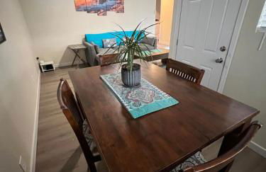 Peaceful Lakeside Retreat - Cozy 3BR Waterfront Home - Foto 18