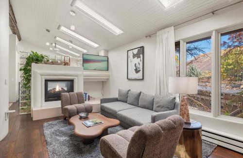 Aspen Stash Pad with Fireplace, Parking, W/D - Foto 3