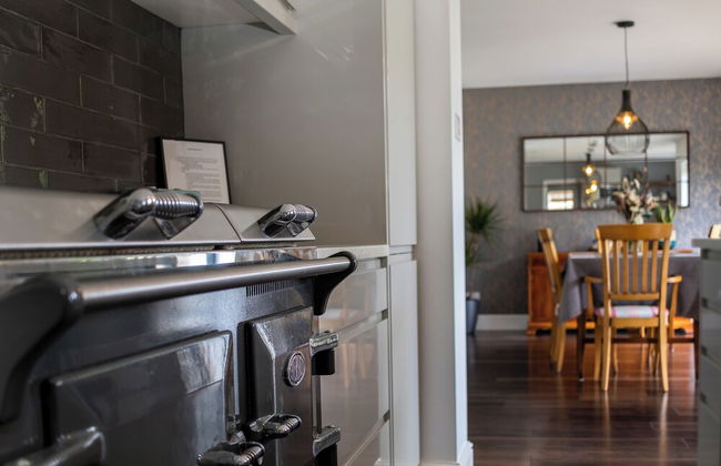 Stunning 5 Bed in the Centre of Bourton - Photo 11