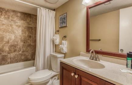 Cozy renovated ground floor unit - Golf Villa - on the Golf Course - Photo 18