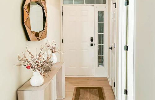 Spacious Private 2BR-2BA I Pool I Garage I Central - Foto 6