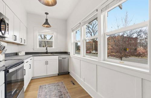 Mathews House with 4 King Beds Near CSU and Old Town - Foto 6