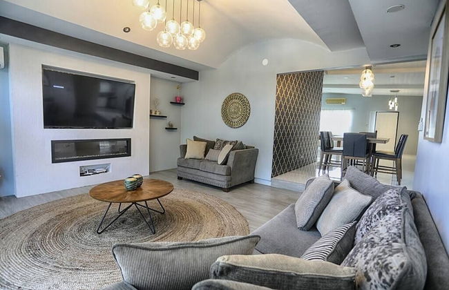 Pool and Jacuzzi Vacation Home - Foto 5