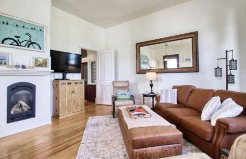 Historic Mountain Loft with GREAT Views - Foto 1