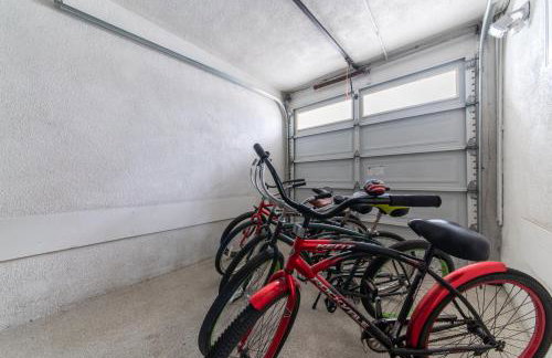 Newport Beach House 1 block from the beach FREE pickleball courts and 6 beach cruisers - Foto 45