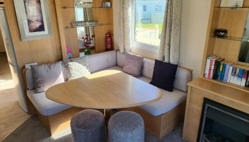 Parkdean Kessingland Beach Holiday Chalet - Photo 2