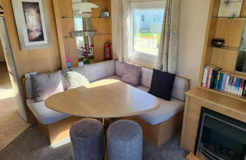 Parkdean Kessingland Beach Holiday Chalet - Photo 2