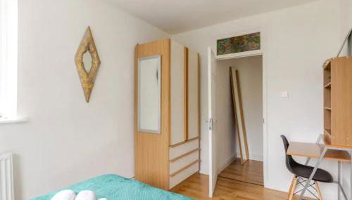 Spacious Two Bedroom Apartment in Battersea, Free Parking - Foto 3, wardrobe