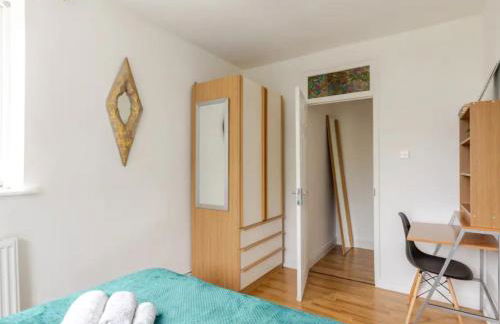 Spacious Two Bedroom Apartment in Battersea, Free Parking - Foto 3