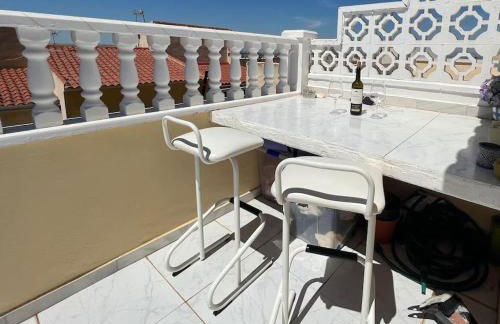 Sunny, South-Facing & Welcoming - Foto 9