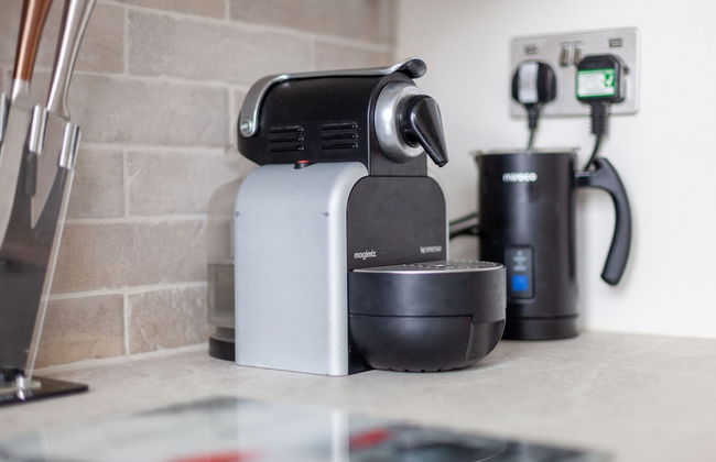 Spacious 3-bed flat by popular Waterloo - Photo 18