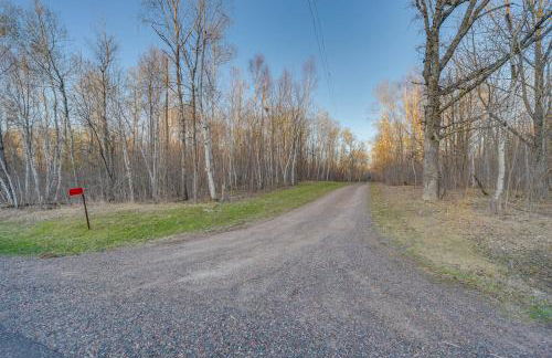 Cozy Birchwood Retreat on UTV Trail with Hot Tub! - Foto 34