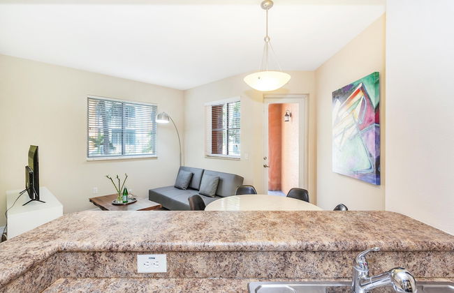 Dharma Home Suites South Miami at Red Road Commons - Foto 14