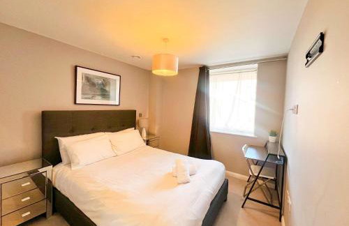 Deluxe Apartment near Cabot Circus w Parking sleeps 5 - Foto 4
