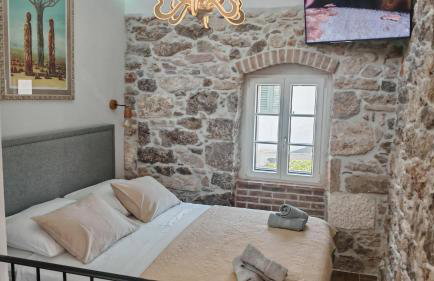 Sundial Stone House - Photo 11