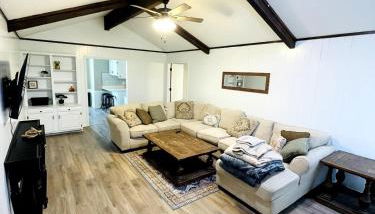 Full HOME with 2 KING BEDS and a POOL - Foto 2