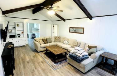 Full HOME with 2 KING BEDS and a POOL - Foto 2