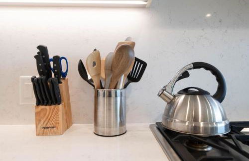 Snug 3BR HighRise with Pool, Spa & Rooftop Views - Foto 40