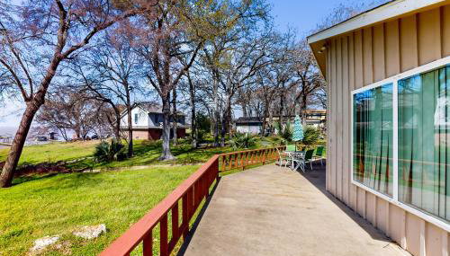 Laid-Back Lake House with Wraparound Deck - Foto 3