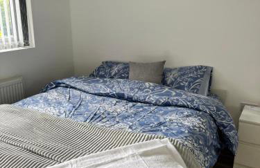 Lovely Hillingdon Family Holiday Home - 6 bedrooms - Foto 2